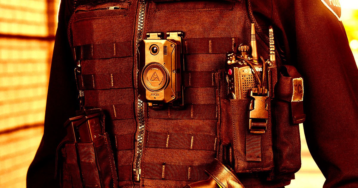 Cops Using AI That Automatically Generates Police Reports From Body Cam Footage