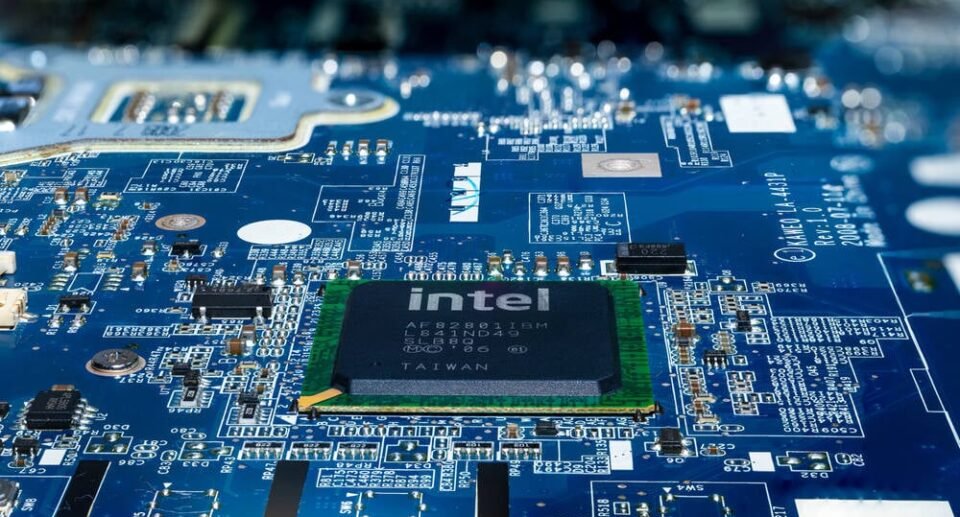 Intel stock slips after $400M loss and poor outlook for Q2 • The Register