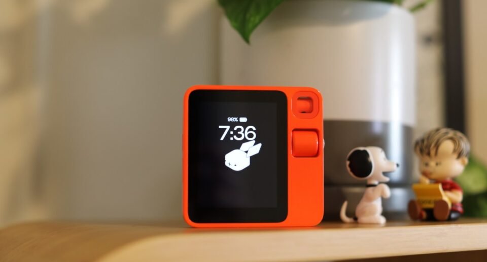 Rabbit’s R1 is a little AI gadget that grows on you